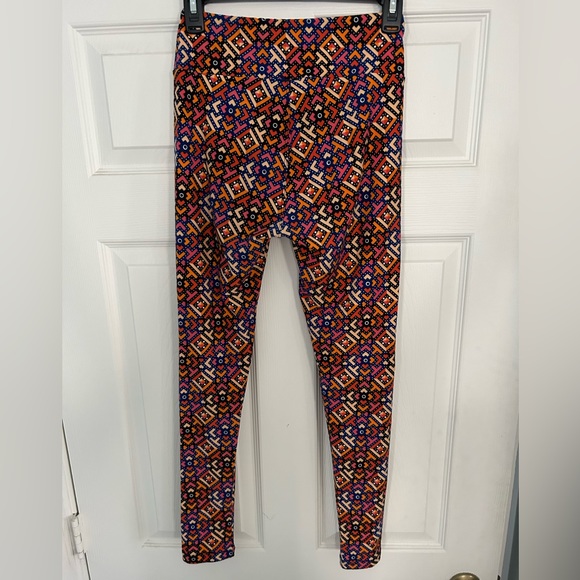 🦋 5/$25 - LuLaRoe Geometric Leggings - One Size (OS) fits sizes 2-10 - Picture 14 of 14